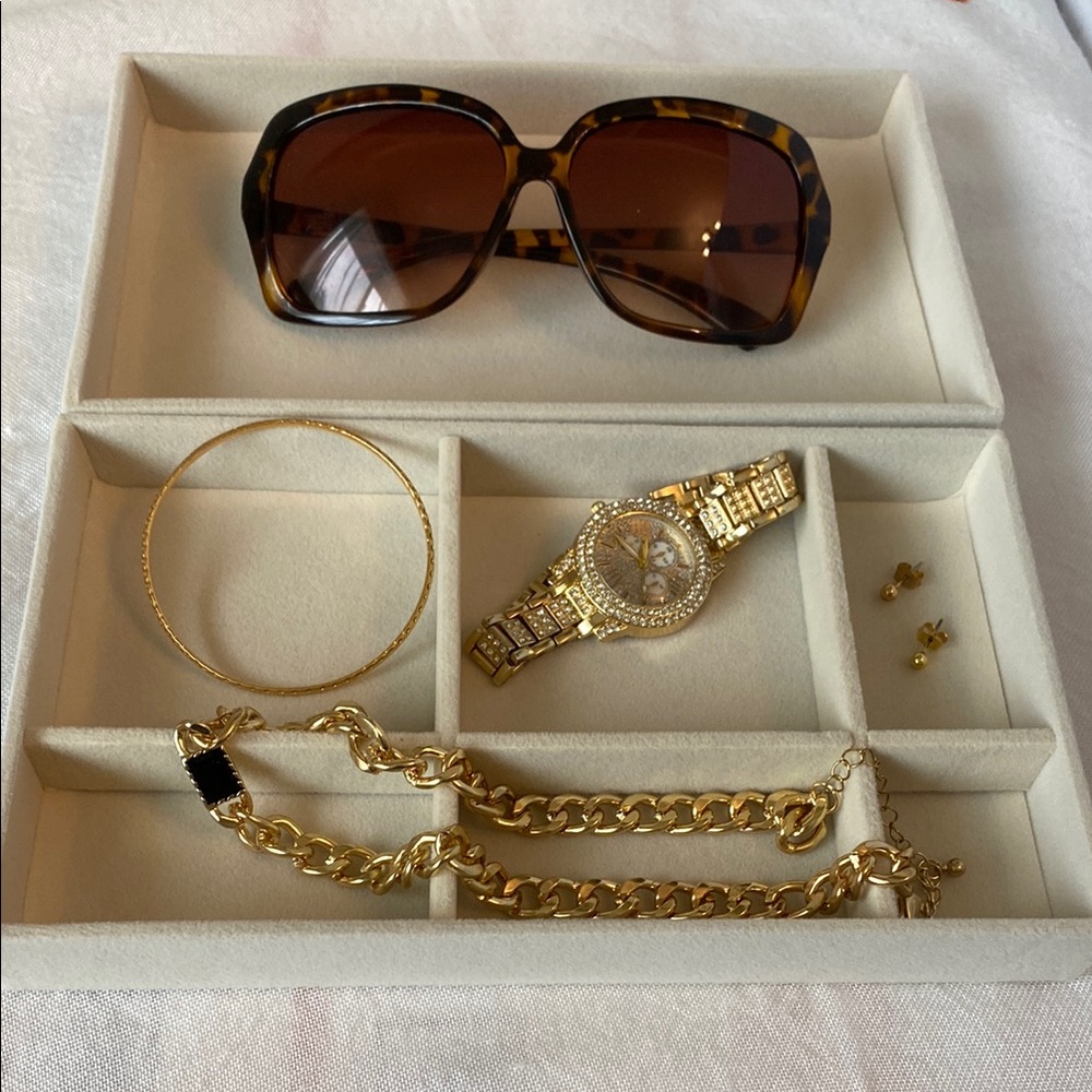 Oversized Sunglasses and Jewelry set